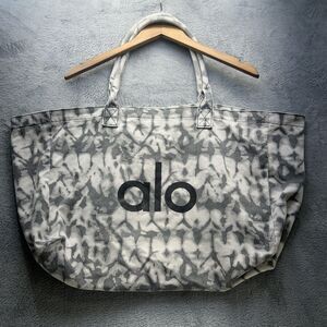 Alo Yoga Tote Bag Womens Large Gray Tie Dye Canvas Logo Shoulder Shopper Beach